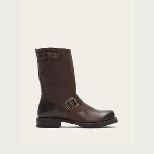 Frye Veronica Short Boot in Stone